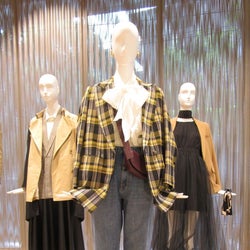 「ZARA」19年秋冬 トップはデコラティブな商品目立つ