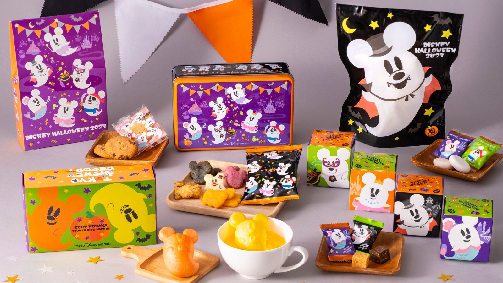 左上より：クッキー800円、スープもなか1,000円、キュービックチョコレートクランチ1,400円、マシュマロ700円、おせんべい1,300円（C）Disney