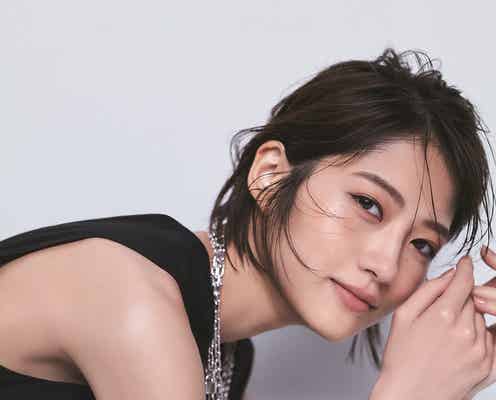 若月佑美「Oggi」初表紙で透明美肌披露 橋本環奈から「とても尊敬しています」とメッセージ