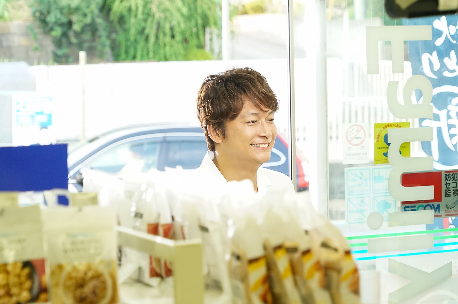 香取慎吾／新CMメイキングカット （提供画像）