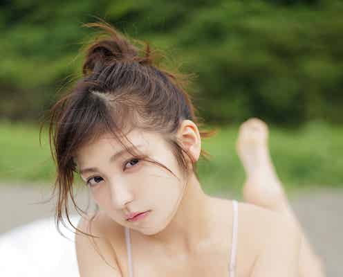 十味、ふっくら美バスト際立つ水着姿で魅了