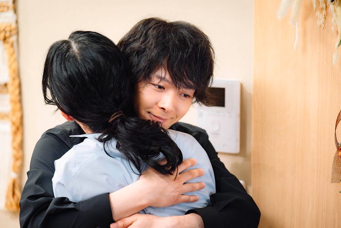 中村倫也、入山法子「DOPE 麻薬取締部特捜課」第1話(C)TBS