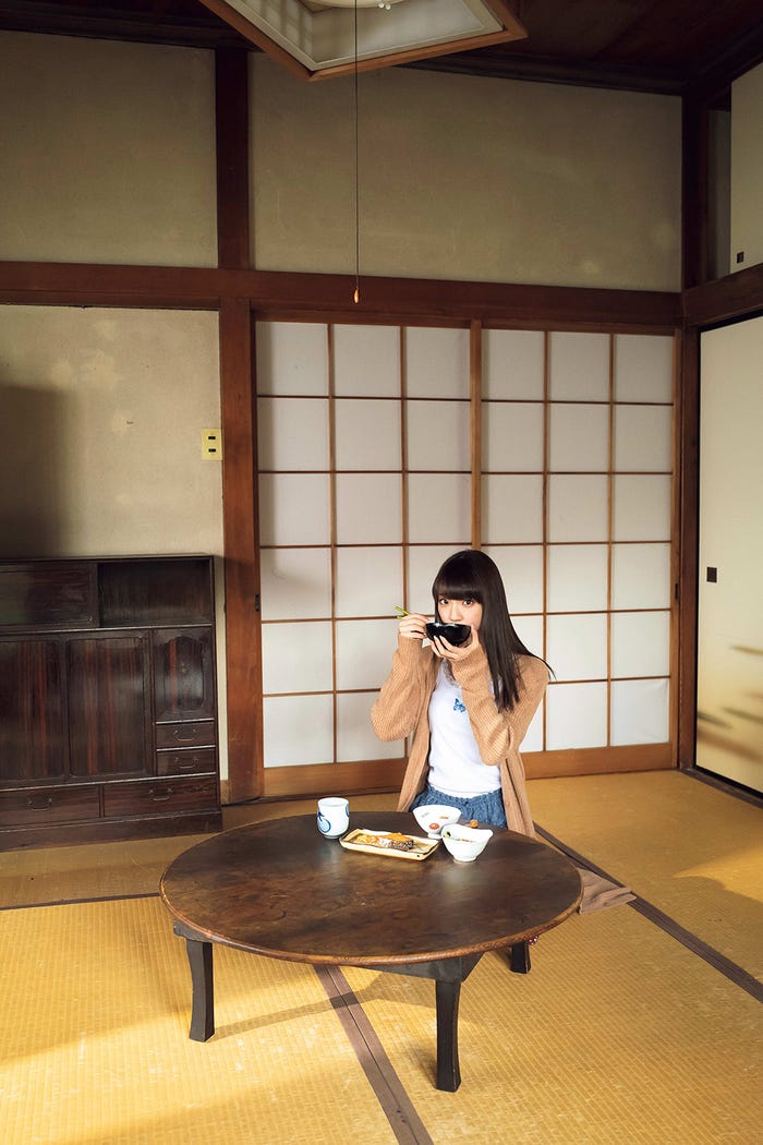 荻野由佳(C)藤本和典、光文社