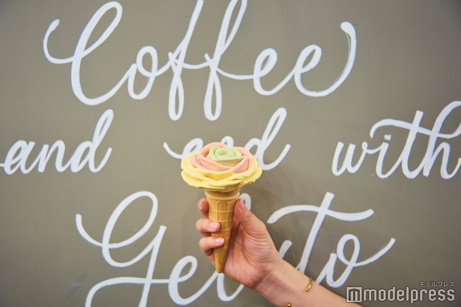 ジェラートローズは、シングル（50 $）、ダブル（65$）、トリプル（80$）とフレーバーの組み合わせが可能。今回は、ラムレーズン、ローズペタル、ピスタチオをチョイス （C）モデルプレス