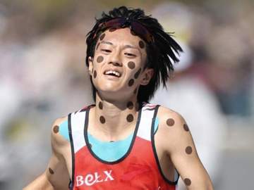 北海道マラソン 吉田響の全身テープが「前回より控えめ」2月の大阪マラソンで話題 2度目の挑戦は「我慢してる」淡々とペース刻む