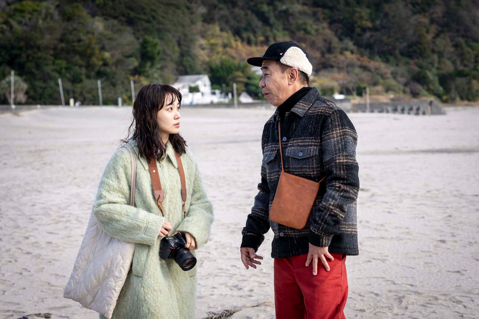 奈緒、木梨憲武「春になったら」第2話より（C）カンテレ