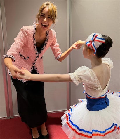 森泉、8歳長女との手つなぎ母娘ショットに反響「大きくなりましたね〜」「泉ちゃんも娘ちゃんも素敵」