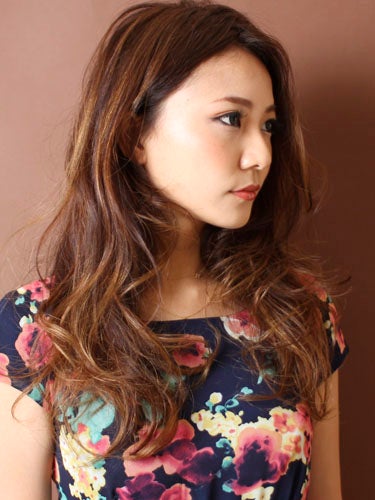 おしゃれな ロング メッシュ のヘアカタログ 印象がグッと変わる人気スタイル モデルプレス おしゃれな ロング メッシュ のヘアカタログ 印象がグッと変わる人気スタイル モデルプレス
