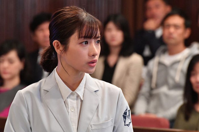 石原さとみ/「アンナチュラル」第3話より(C)TBS