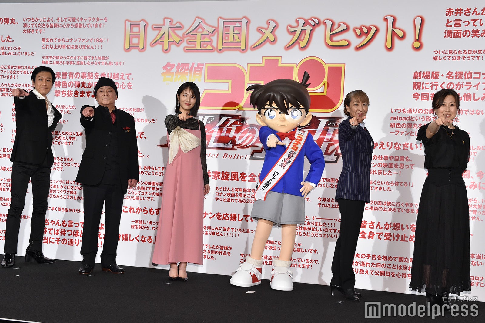 左より：小山力也、池田秀一、浜辺美波、コナン、高山みなみ、山崎和佳奈 （C）モデルプレス