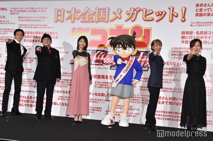 左より:小山力也、池田秀一、浜辺美波、コナン、高山みなみ、山崎和佳奈 (C)モデルプレス