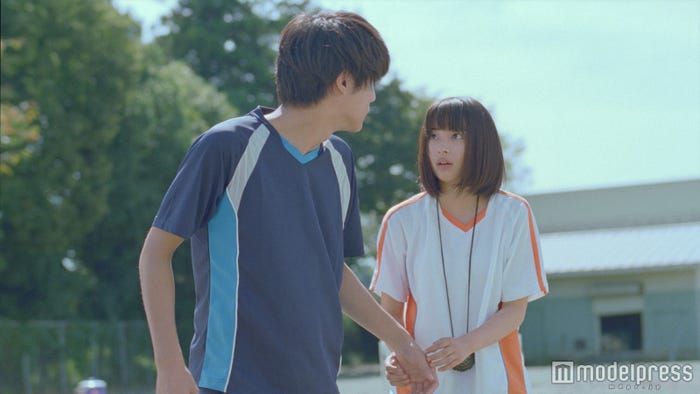 本家の広瀬すずと中川大志/ボディーケアブランドの新テレビCM「すずと大志」篇