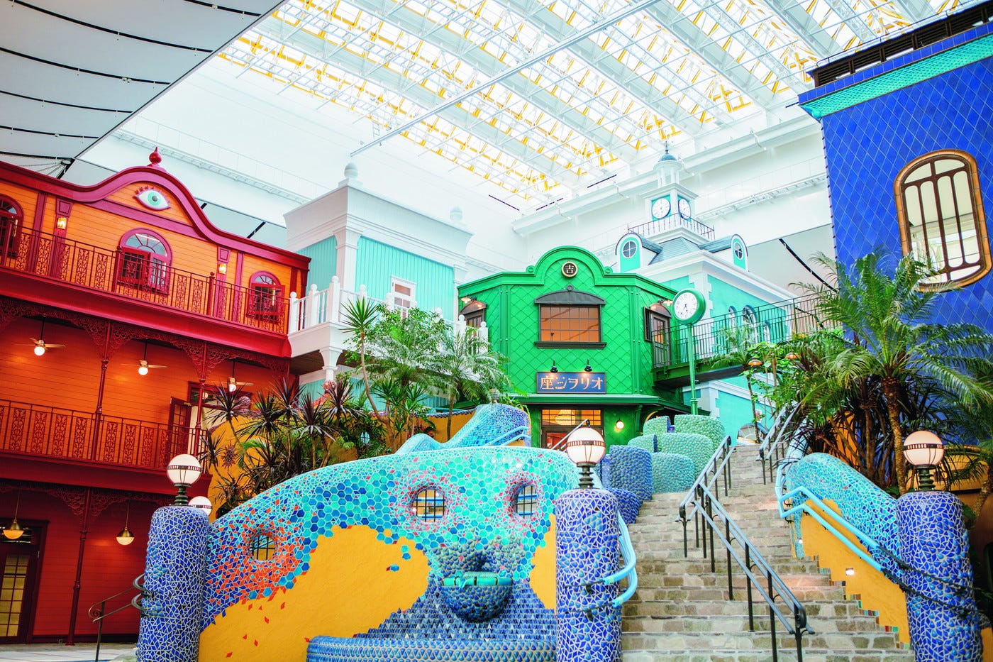 ジブリパーク、最新園内風景&チケット告知映像公開 “ネコ電車”にトトロら乗車