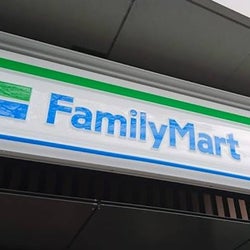 このコラボは最強!【ファミマ】の鮭と○○の贅沢おにぎり!こりゃ旨いに決まってますわ…。