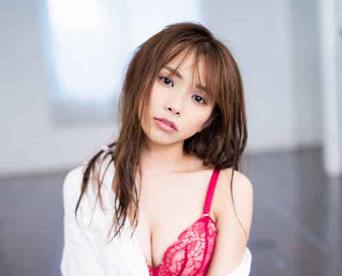 元NMB48磯佳奈江、初ランジェリーで大人の姿 元メンバーと対談も<1st写真集 いそちゃん>