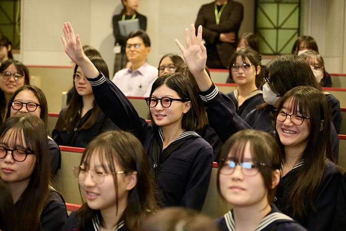 女子聖学院中学校高等学校の生徒(提供写真)