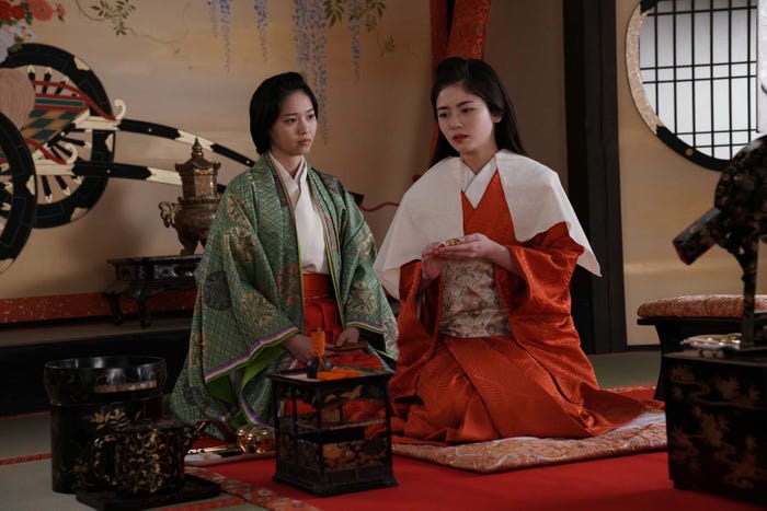 西野七瀬、小芝風花「大奥」第3話より(C)フジテレビ