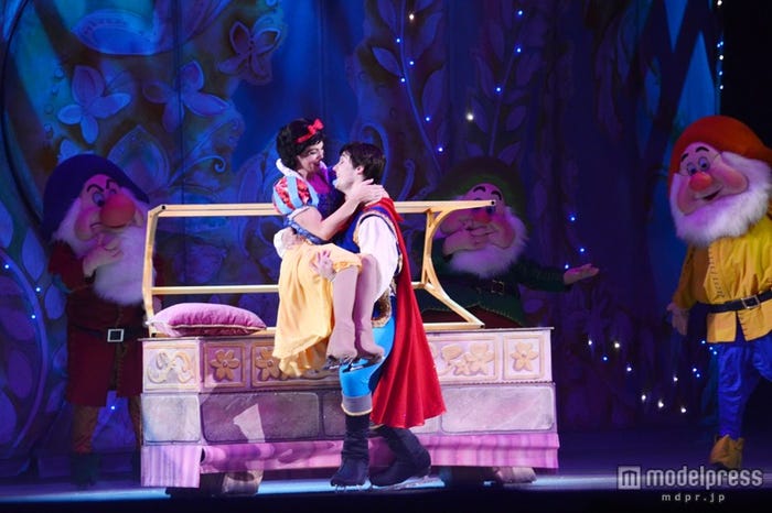 「ディズニー・オン・アイス」キスで目覚めた白雪姫