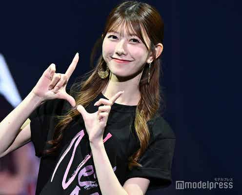 AKB48千葉恵里、圧巻の色白美脚際立つミニスカ姿でランウェイ【オキコレ2025】