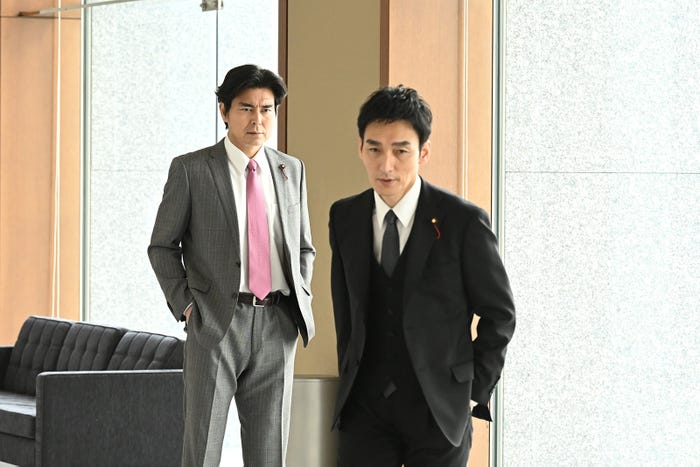 小澤征悦、草なぎ剛「罠の戦争」最終話より(C)カンテレ