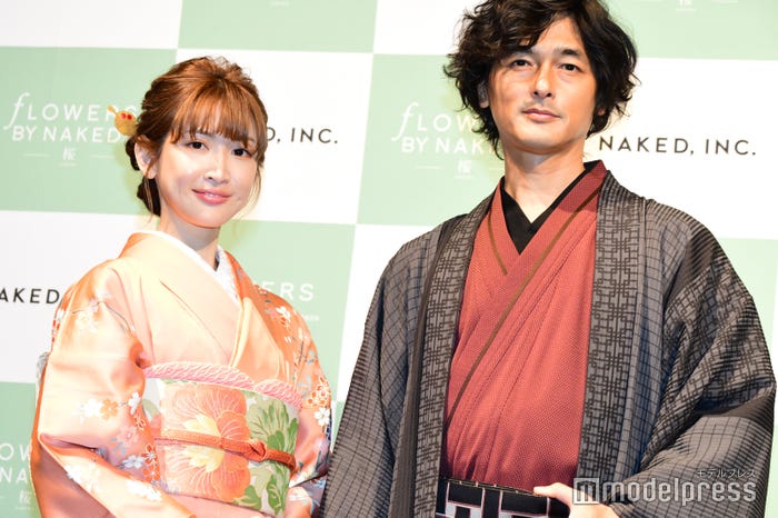 (左から)紗栄子、村松亮太郎氏(C)モデルプレス