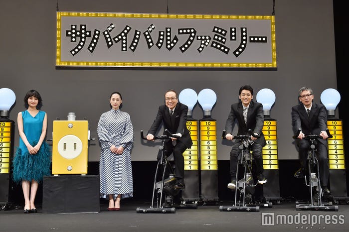 (左から)葵わかな、深津絵里、小日向文世、泉澤祐希、矢口史靖監督 (C)モデルプレス