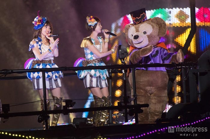 スペシャルショー「Halloween Party with AKB48」/(C)Disney
