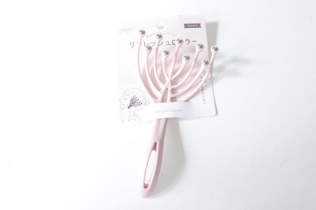 セリア　ひんやりリフレッシュローラー頭皮用　パッケージ