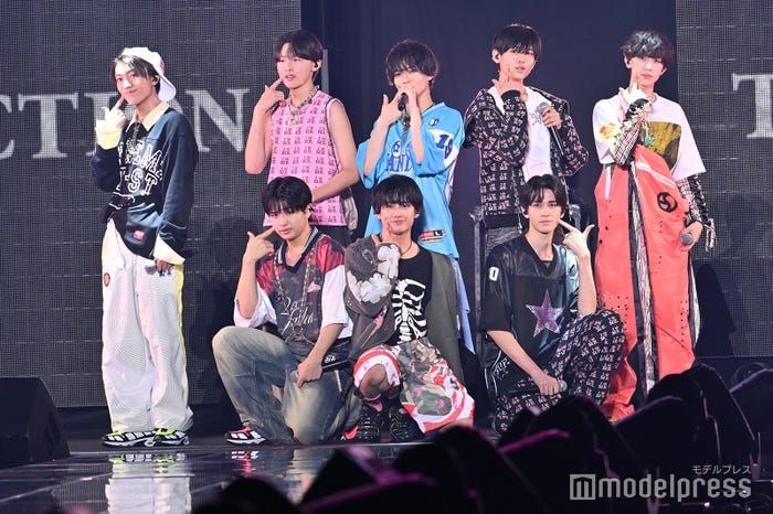 「初心LOVE」を歌う関西ジュニア(C)モデルプレス