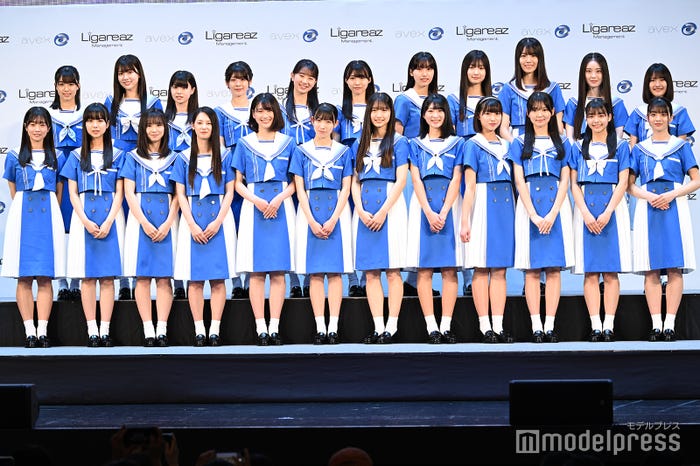 僕が見たかった青空/(後列左から)岩本理瑚、宮腰友里亜、木下藍、持永真奈、塩釜菜那、金澤亜美、山口結杏、萩原心花、伊藤ゆず、長谷川稀未、青木宙帆/(前列左から)須永心海、工藤唯愛、安納蒼衣、吉本此那、柳堀花怜、八木仁愛、早崎すずき、杉浦英恋、八重樫美伊咲、今井優希、秋田莉杏、西森杏弥(C)モデルプレス