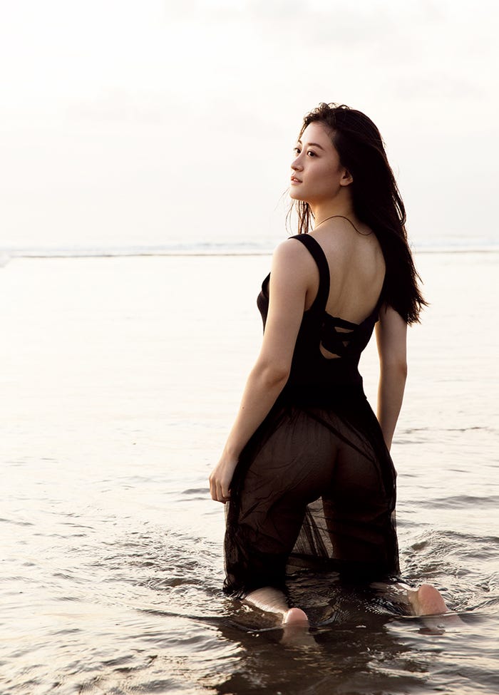 上西恵 写真集『KEI』(撮影:中山雅文 ワニブックス刊)