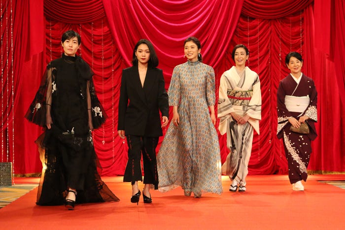 優秀主演女優賞を受賞した(左から)シム・ウンギョン、二階堂ふみ、松岡茉優、宮沢りえ、吉永小百合(C)日本アカデミー賞協会