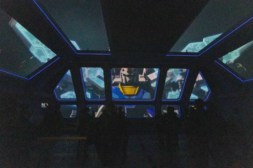 実物大ガンダム像に大興奮！