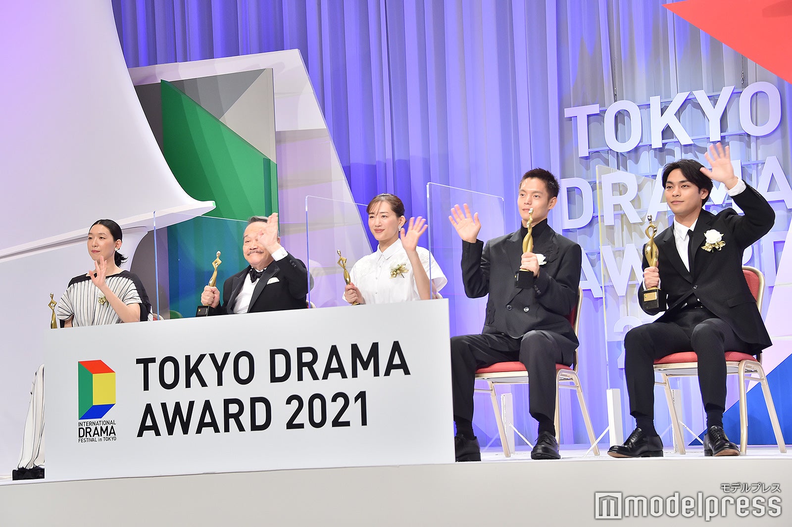 （左から）江口のりこ、西田敏行、綾瀬はるか、窪田正孝、柳楽優弥（C）モデルプレス