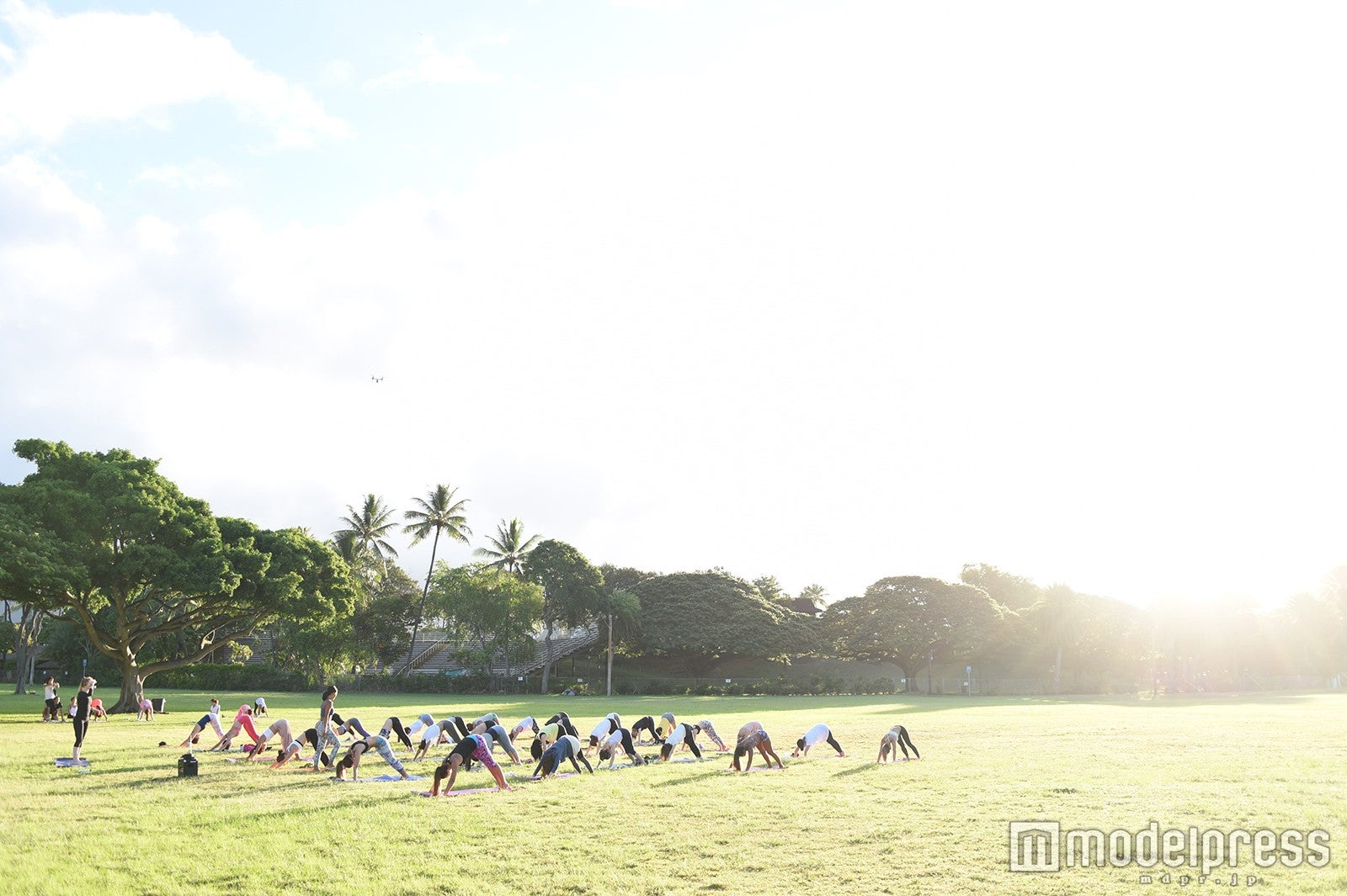 朝ヨガの様子（C）モデルプレス
