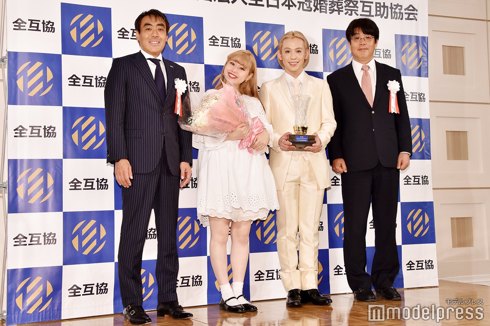 （中央）ぺこ＆りゅうちぇる（C）モデルプレス