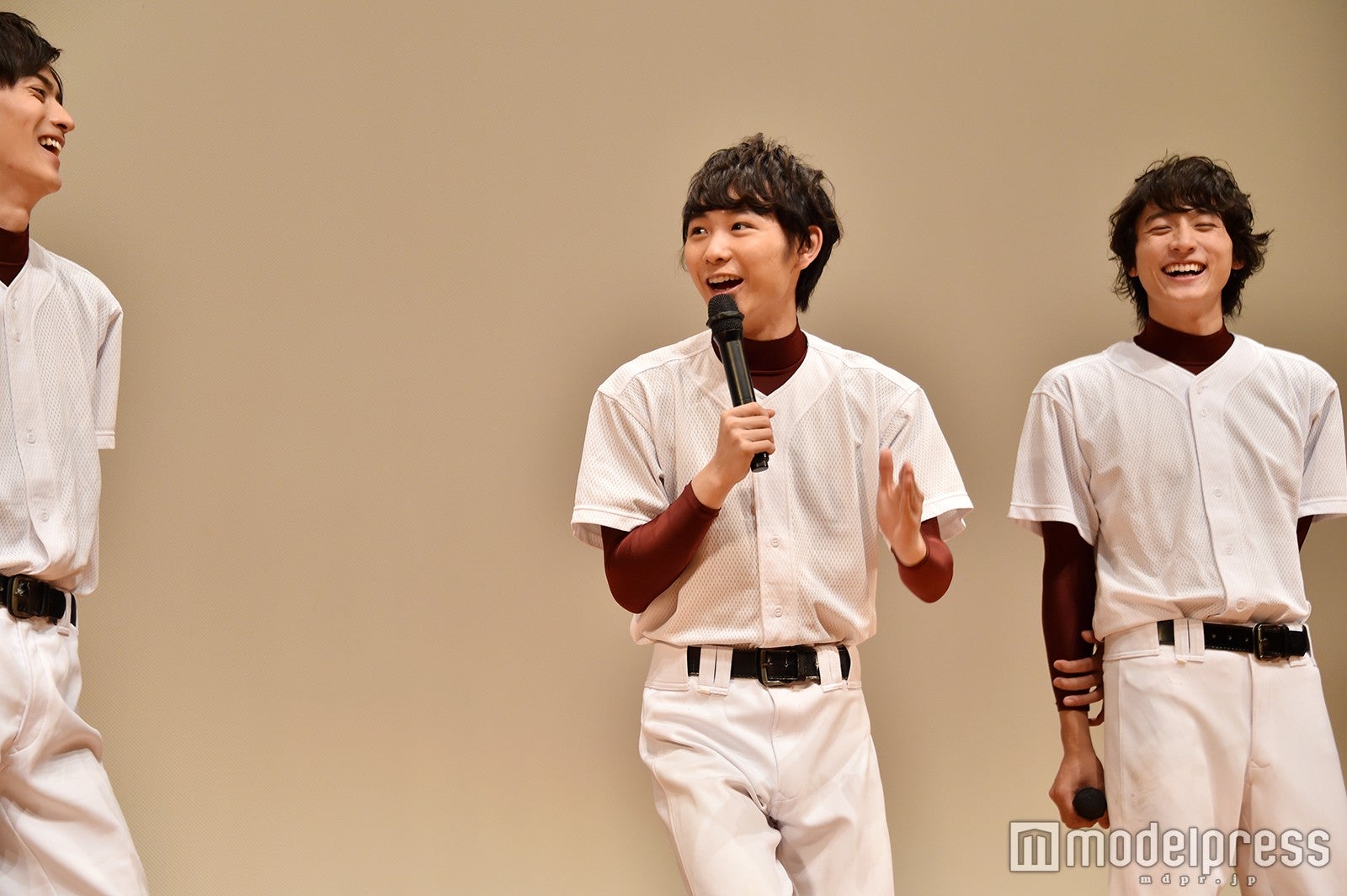 観客を盛り上げるトークも冴え渡る須賀健太 （C）モデルプレス