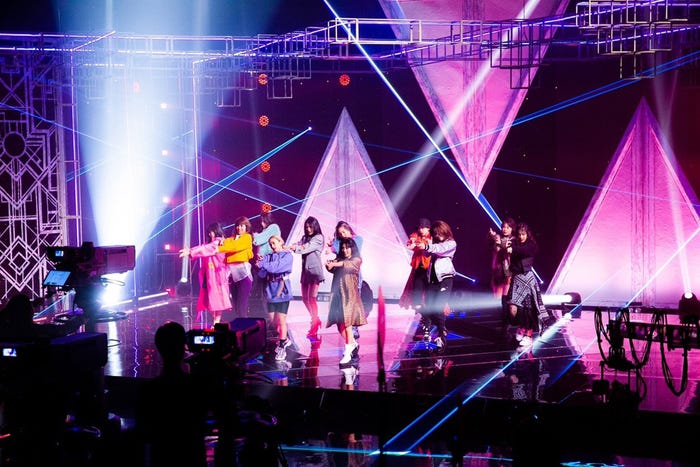 E-girls/「GENE高が乗り込んできた!18人の大かくれんぼ対決SP」より(C)AbemaTV