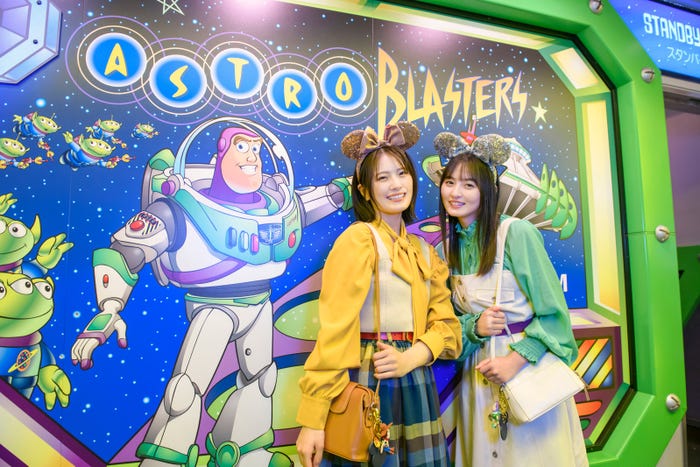 清宮レイ、遠藤さくら/新CM「あんたは俺の相棒だぜ。」篇より(C)Disney