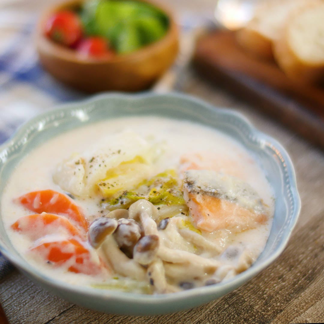 とろっとコクまろ!レンジで簡単「鮭ときのこのクリーム煮」