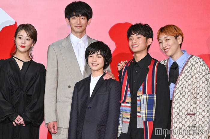 (左より)高畑充希、永山瑛太、柊木陽太、黒川想矢、安藤サクラ(C)モデルプレス