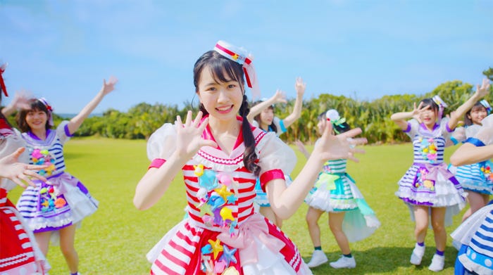 虹のコンキスタドール「サマーとはキミと私なりっ!!」MVより(提供写真)