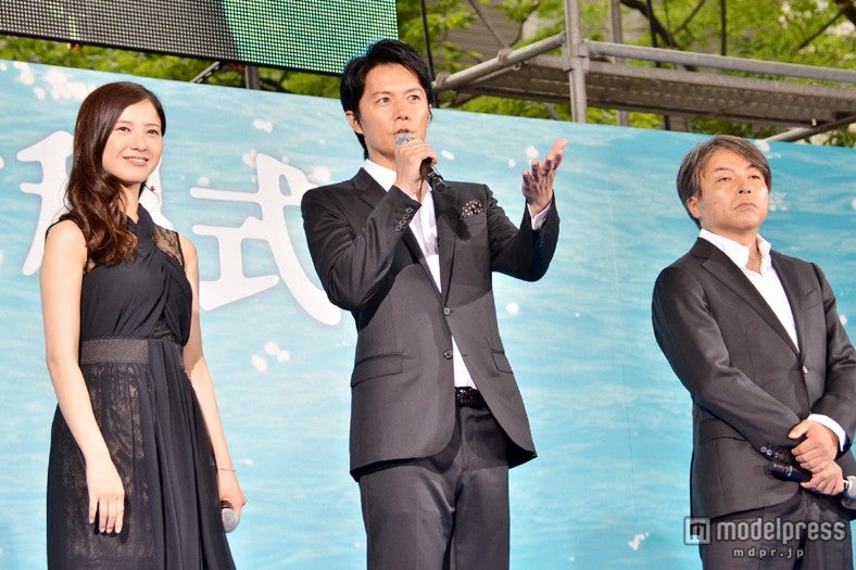 左から：吉高由里子、福山雅治、西谷弘監督