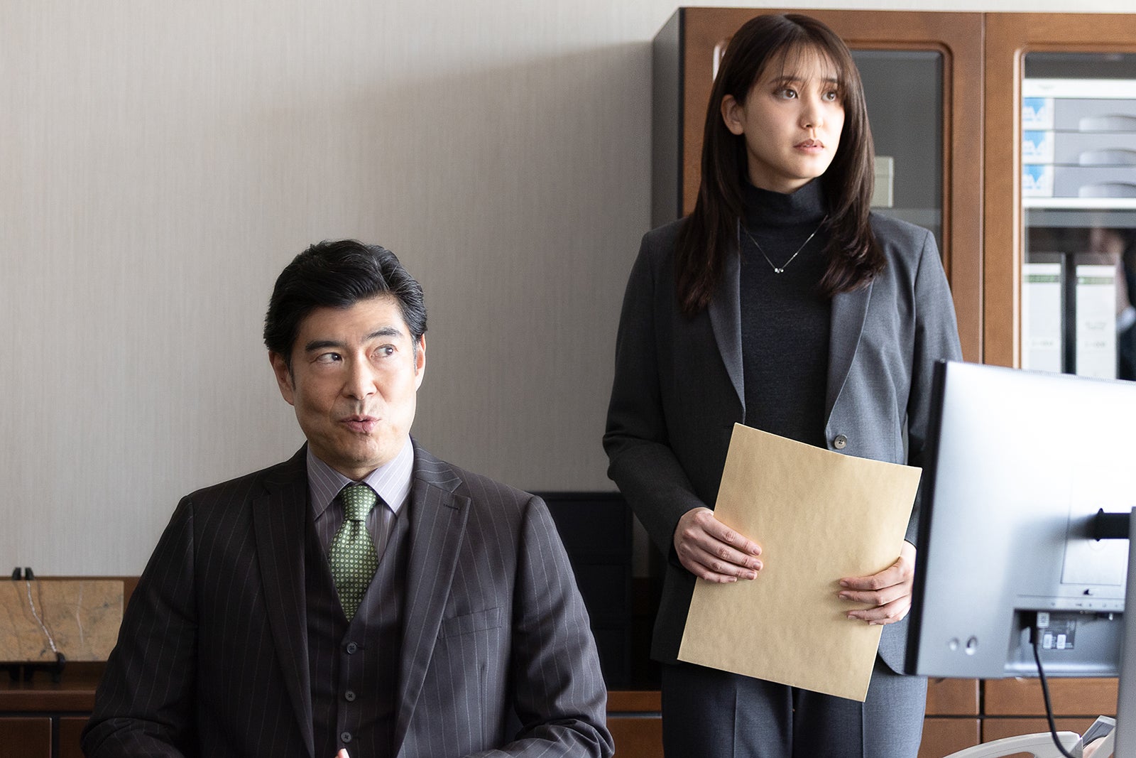 高嶋政宏、山崎紘菜（C）Storm Labels Inc.