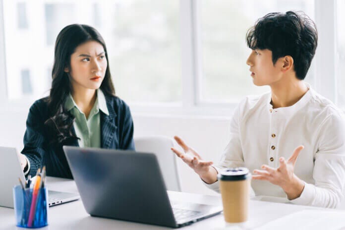 嫉妬しかしない男はバカだから別れたほうがいい