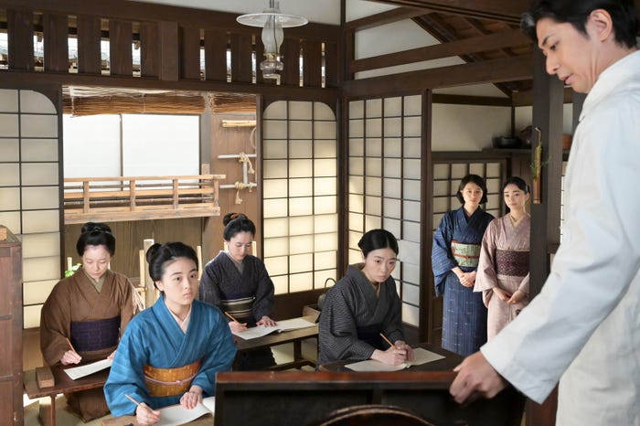 村上穂乃佳、東野絢香、上坂樹里、見上愛、古川雄大ら「風、薫る」第126話(C)NHK