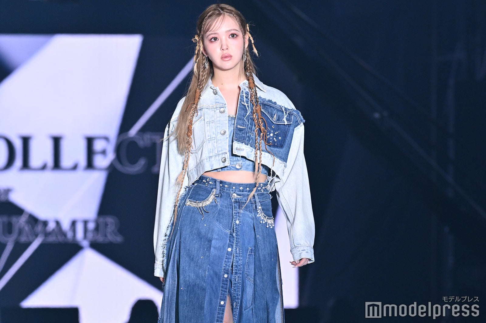 藤田ニコル、美脚＆ウエストのぞくデニムコーデで魅了【TGC2025S/S】