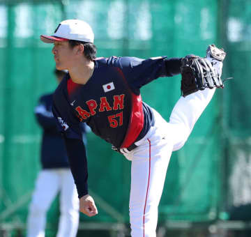 侍ジャパン 北山亘基がダル直伝カーブに「いい方向へ進んでいる」小園を併殺斬り→ダルビッシュも拍手 初のライブBPで投入