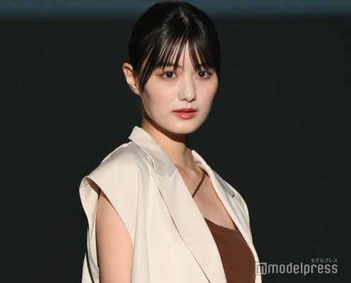 鶴嶋乃愛、大人SEXYにウインク スラリ二の腕&美デコルテ披露【TGC松山2024】
