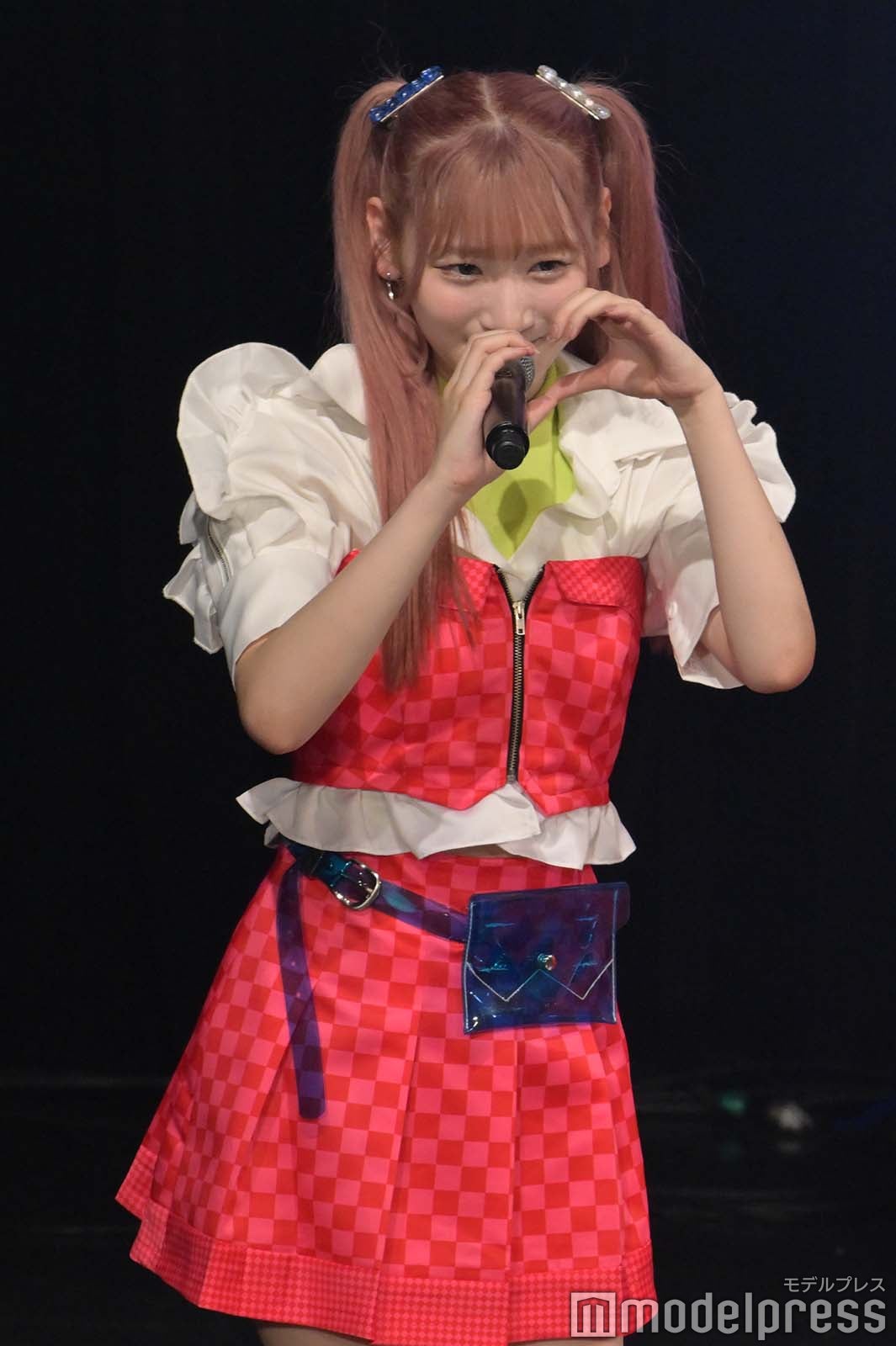 =LOVE （C）モデルプレス